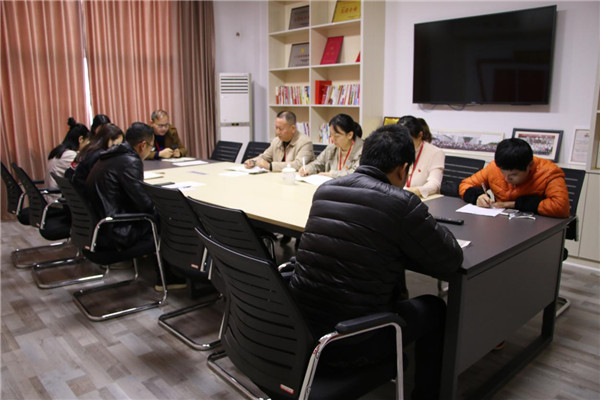 市古鎮(zhèn)公司掀起學(xué)習(xí)黃群、宋月才等四名同志先進(jìn)事跡的熱潮