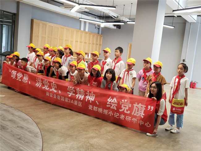 市古鎮(zhèn)公司黨總支開展“頌黨恩、講黨史、學(xué)精神、繪黨旗”主題活動(dòng)