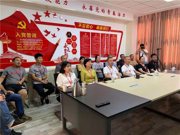 市古鎮(zhèn)公司組織集中收聽收看新中國(guó)成立70周年慶祝大會(huì)盛況