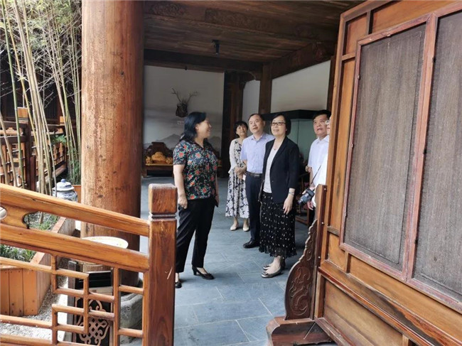 省僑聯主席張知明到御窯景巷參觀考察