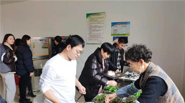 市古鎮(zhèn)投資公司：掀起“厲行節(jié)約，抵制餐飲浪費(fèi)”新風(fēng)尚