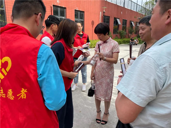 御窯景巷黨支部開展助力高考，為夢(mèng)想護(hù)航活動(dòng)