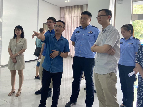 城市體驗(yàn)技術(shù)團(tuán)隊(duì)專家組調(diào)研靜態(tài)交通一體化智能系統(tǒng)平臺項(xiàng)目