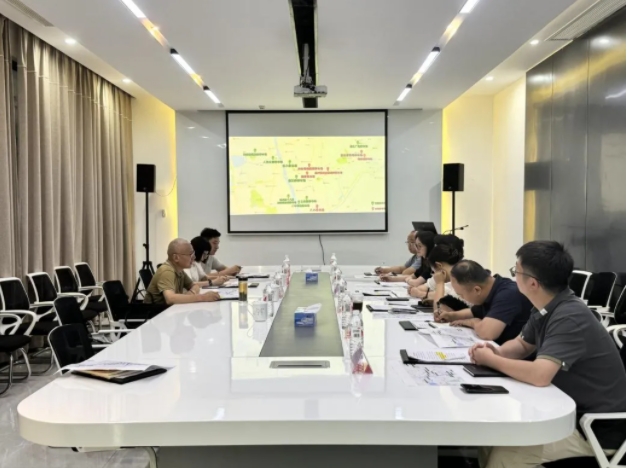 市人大常委會(huì)副主任孫艷峰率隊(duì)調(diào)研市古鎮(zhèn)智慧公司